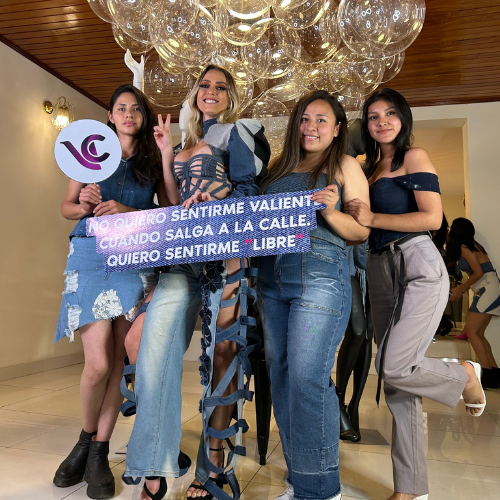 Estudiantes en el Denim day. Cochabamba.